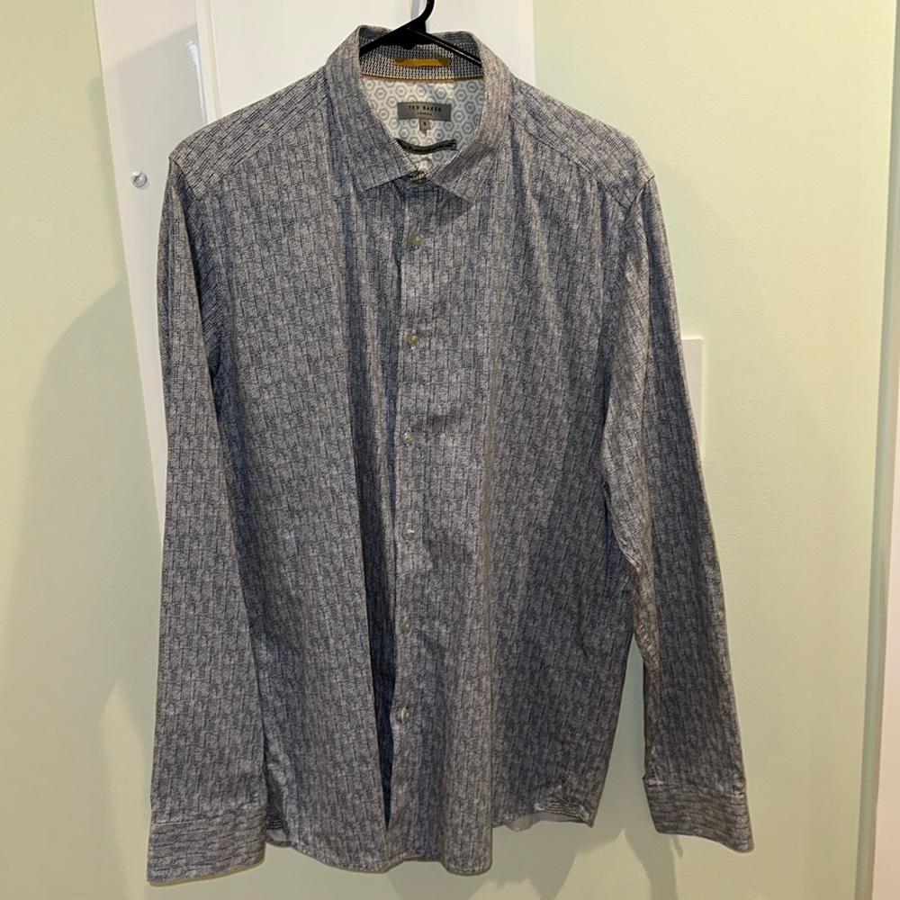 Classy Ted Baker Button Down Dress Shirt 
Size: 5 
Condition: Good